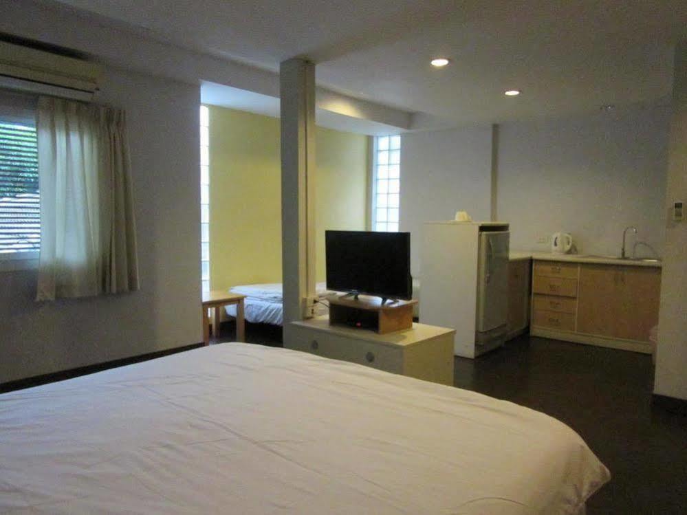 Urban House Hotell Bangkok Exteriör bild