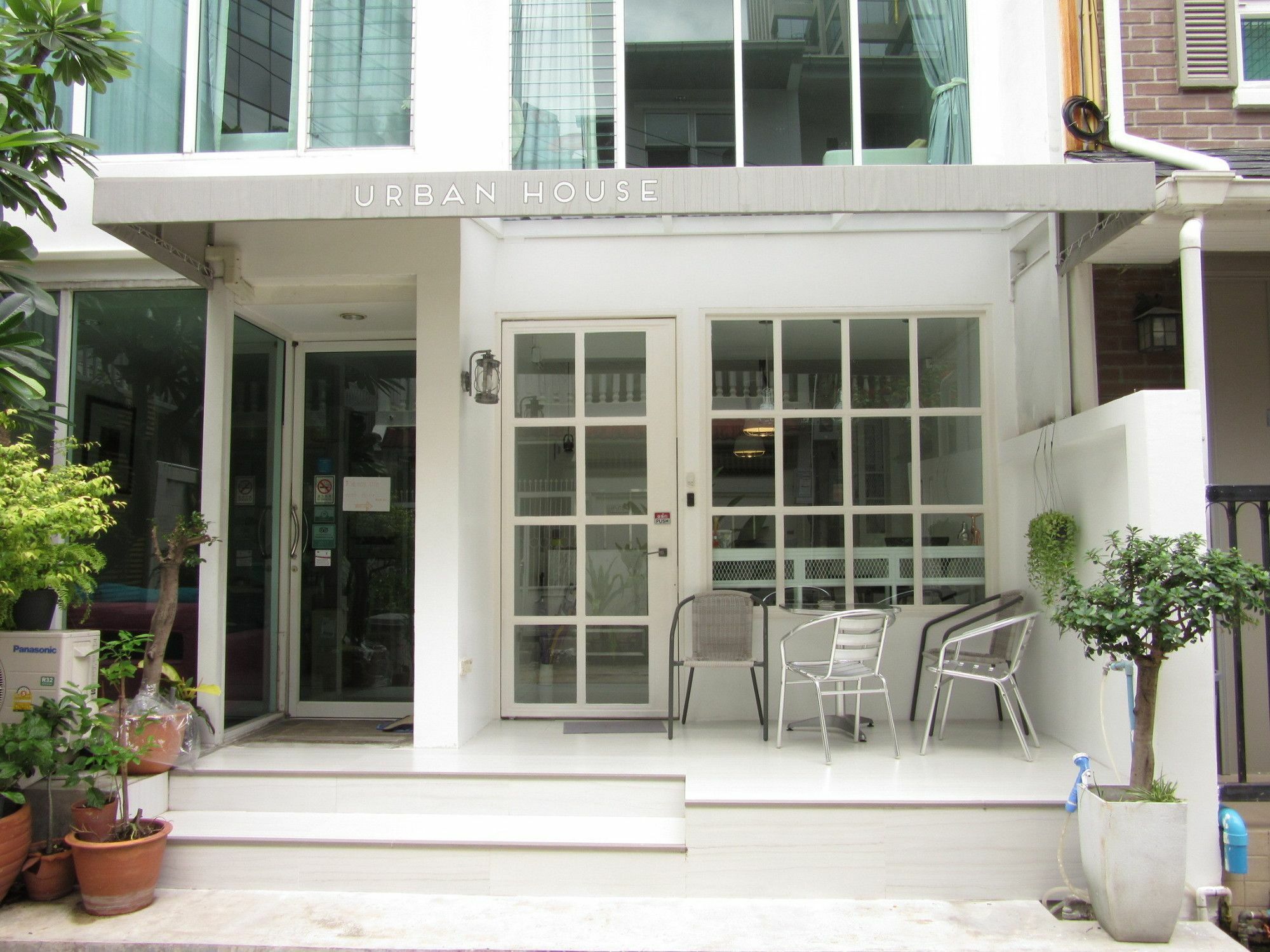 Urban House Hotell Bangkok Exteriör bild