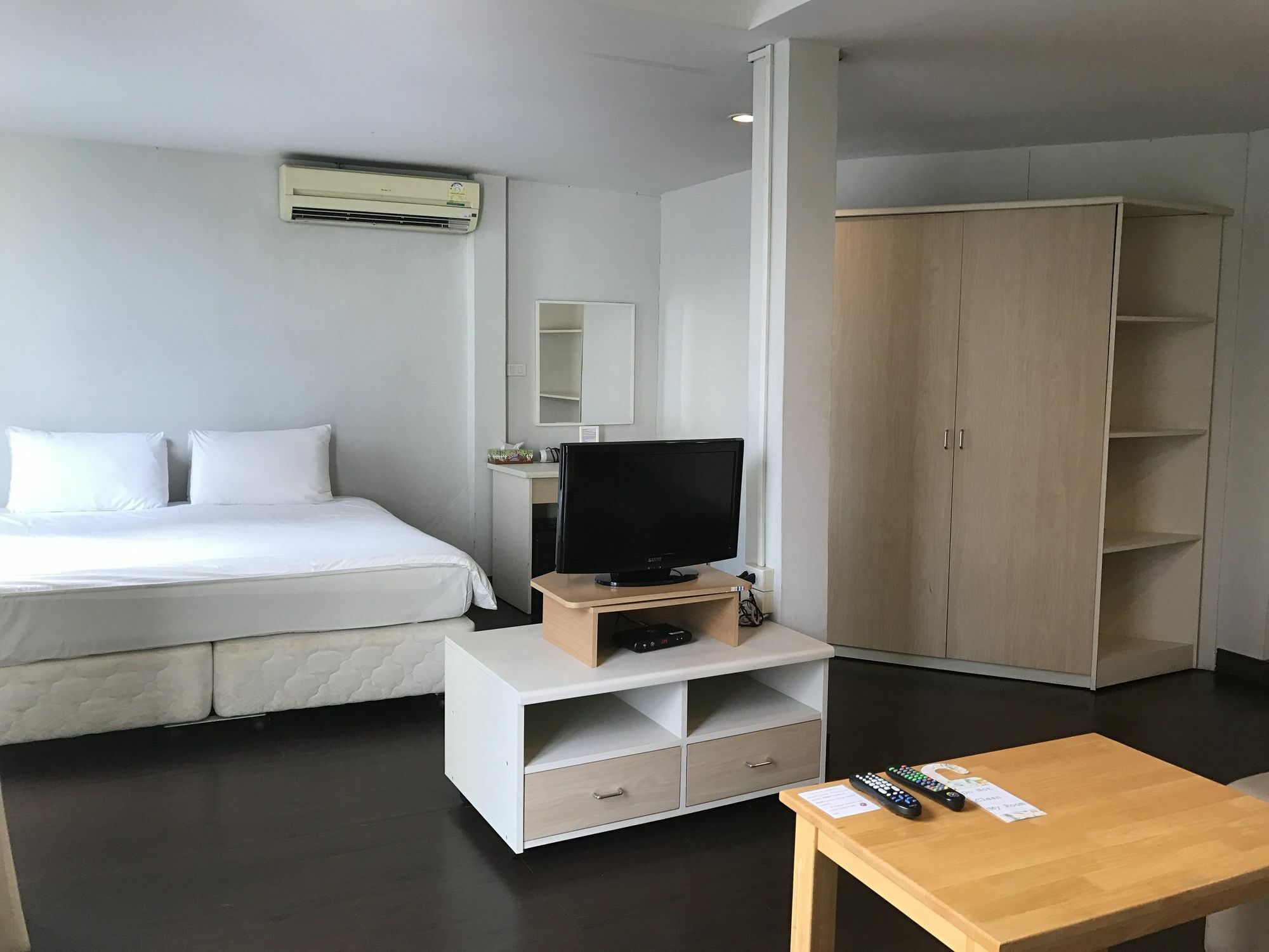Urban House Hotell Bangkok Exteriör bild