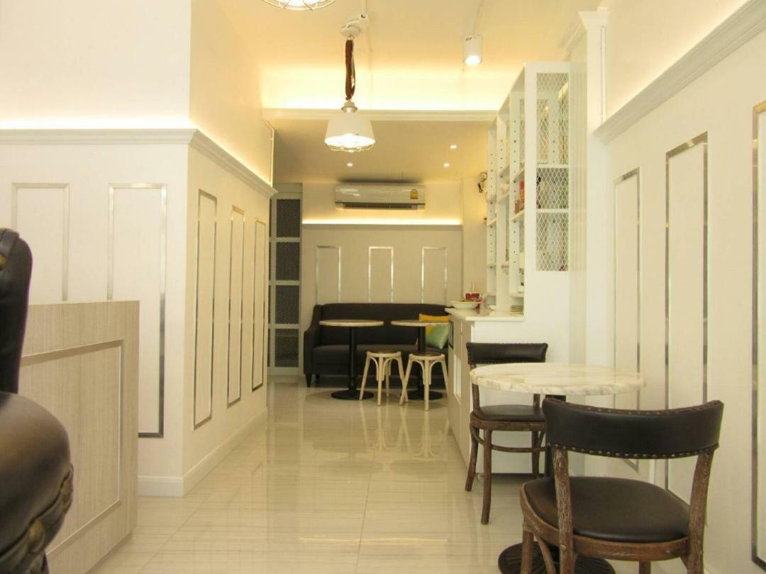 Urban House Hotell Bangkok Exteriör bild