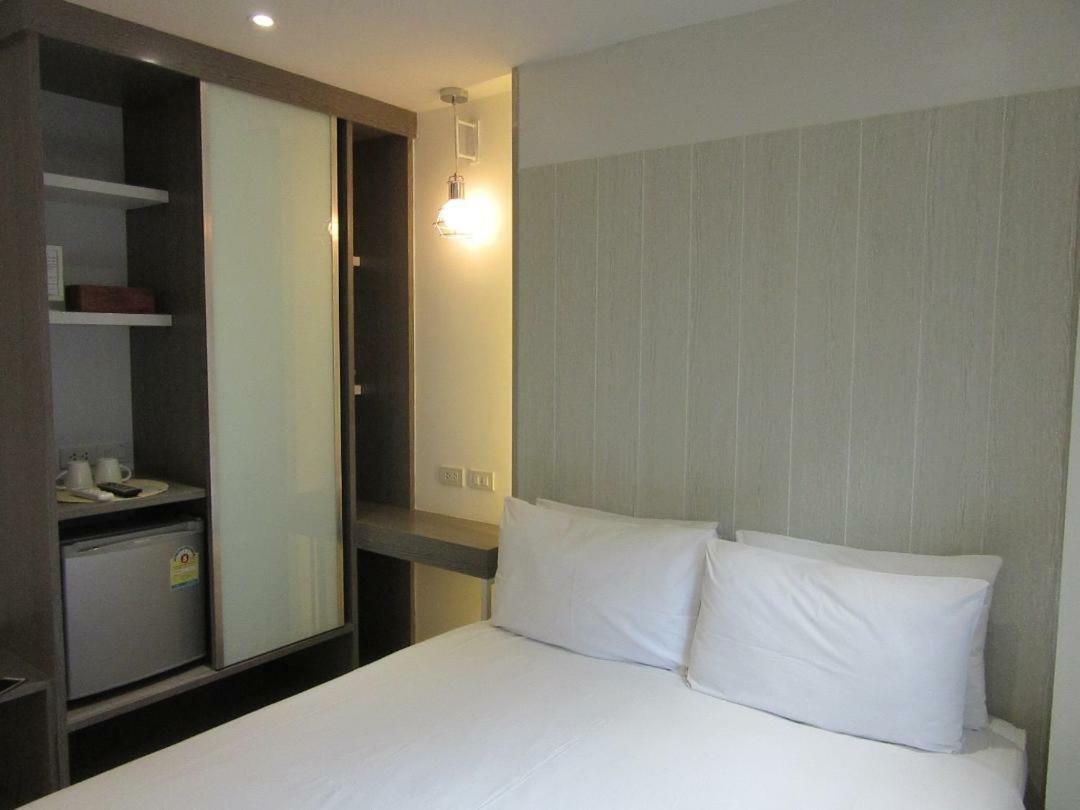 Urban House Hotell Bangkok Exteriör bild